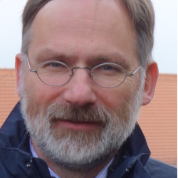 Dr. Andreas Peterek